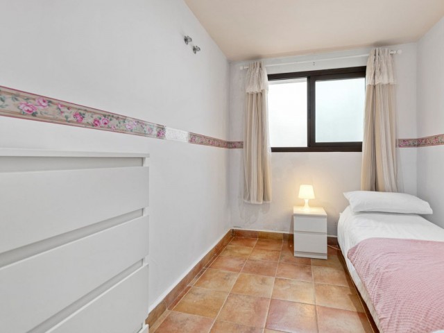 Adosado con 4 Dormitorios  en Benahavís