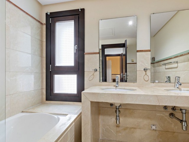 4 Bedrooms Townhouse in Benahavís