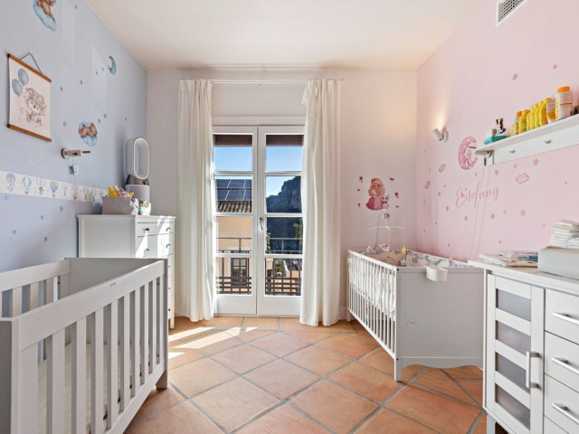 4 Bedrooms Townhouse in Benahavís