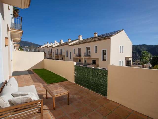 4 Bedrooms Townhouse in Benahavís