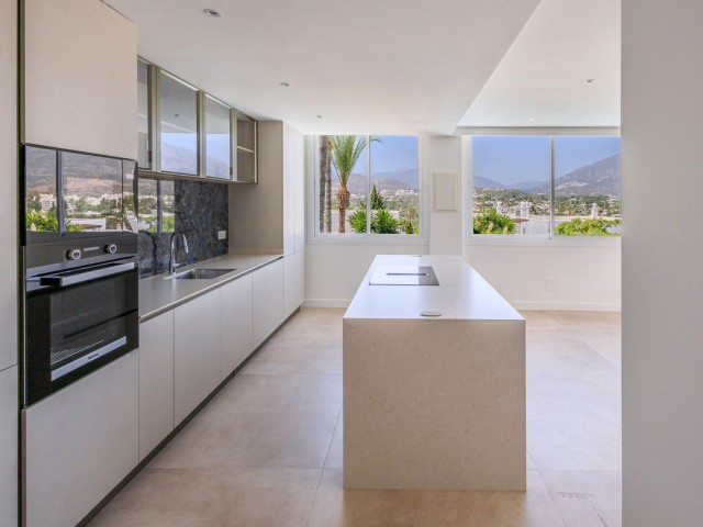 2 Bedrooms Apartment in Nueva Andalucía