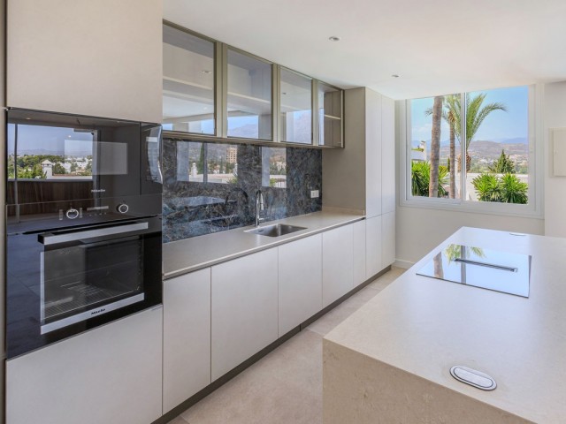 2 Bedrooms Apartment in Nueva Andalucía