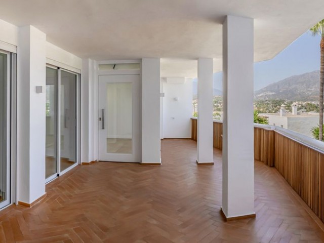 2 Bedrooms Apartment in Nueva Andalucía