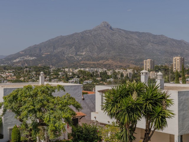 2 Bedrooms Apartment in Nueva Andalucía