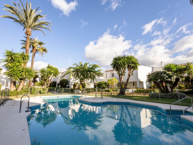 2 Bedrooms Apartment in Nueva Andalucía