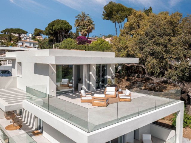 5 Bedrooms Villa in Elviria