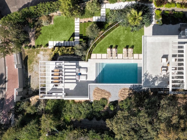 5 Bedrooms Villa in Elviria