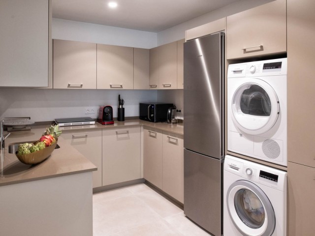 5 Bedrooms Villa in Elviria