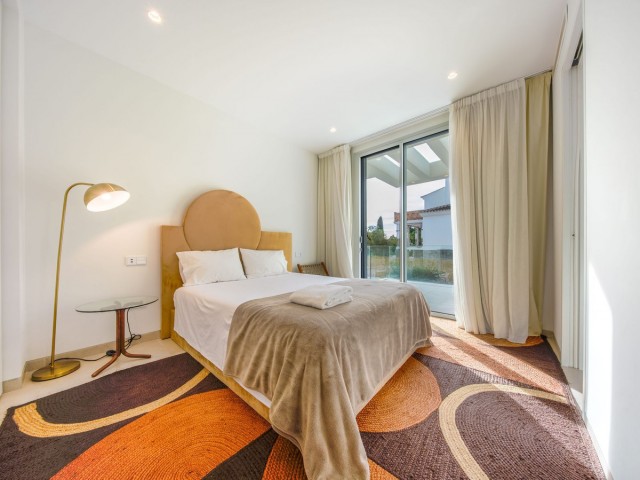 5 Bedrooms Villa in Elviria