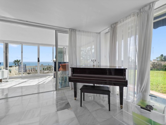 5 Bedrooms Villa in Benalmadena