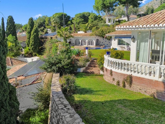 5 Bedrooms Villa in Benalmadena