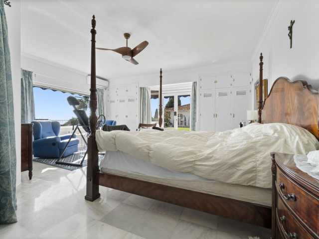 5 Bedrooms Villa in Benalmadena