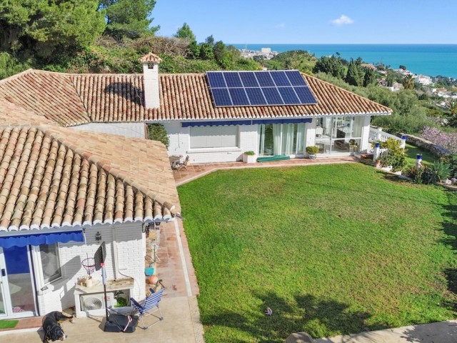 5 Bedrooms Villa in Benalmadena