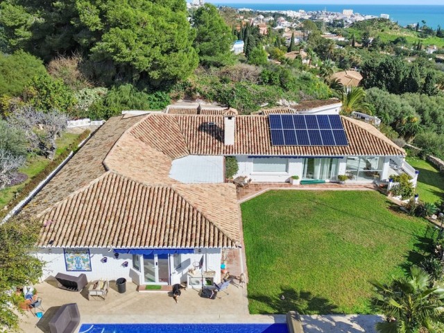 5 Bedrooms Villa in Benalmadena
