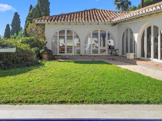 5 Bedrooms Villa in Benalmadena