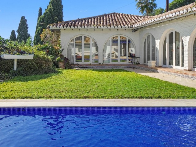 5 Bedrooms Villa in Benalmadena