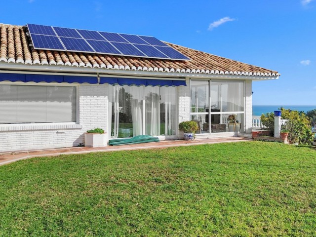 5 Bedrooms Villa in Benalmadena