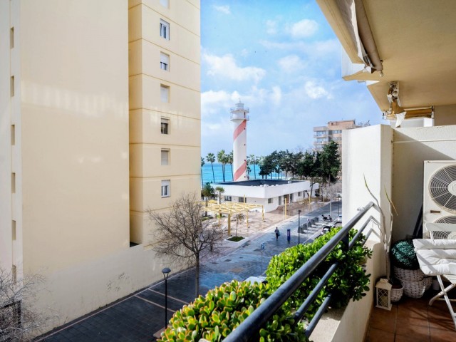 Apartamento con 4 Dormitorios  en Marbella