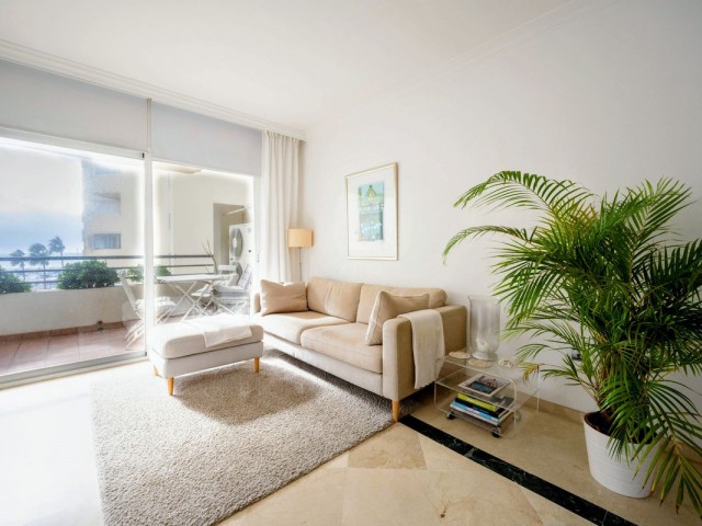 Apartamento con 4 Dormitorios  en Marbella