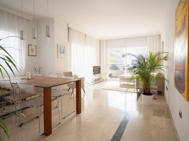 Apartamento con 4 Dormitorios  en Marbella