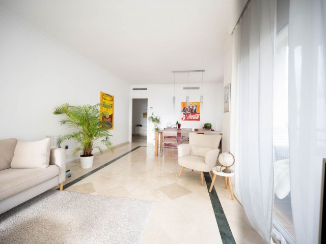 Apartamento con 4 Dormitorios  en Marbella