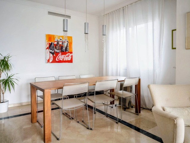 Apartamento con 4 Dormitorios  en Marbella