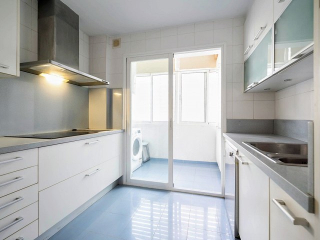 Apartamento con 4 Dormitorios  en Marbella