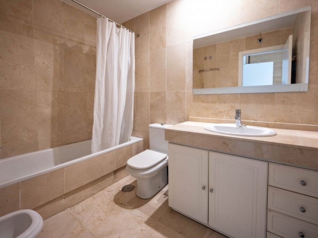 Apartamento con 4 Dormitorios  en Marbella