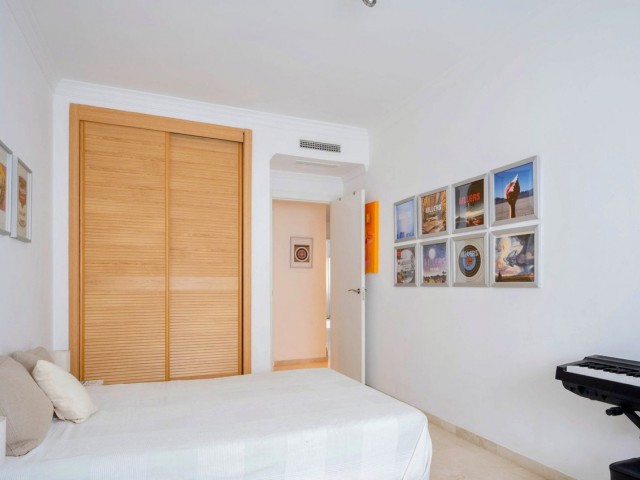 Apartamento con 4 Dormitorios  en Marbella