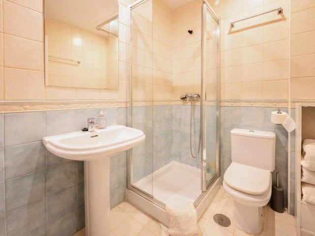 Apartamento con 4 Dormitorios  en Marbella