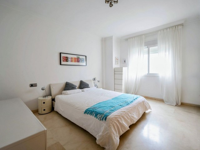 Apartamento con 4 Dormitorios  en Marbella