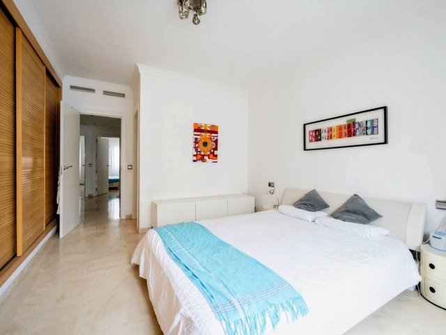 Apartamento con 4 Dormitorios  en Marbella