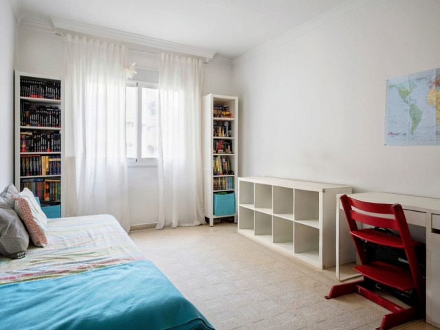 Apartamento con 4 Dormitorios  en Marbella