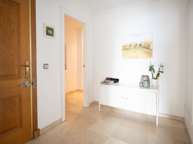 Apartamento con 4 Dormitorios  en Marbella