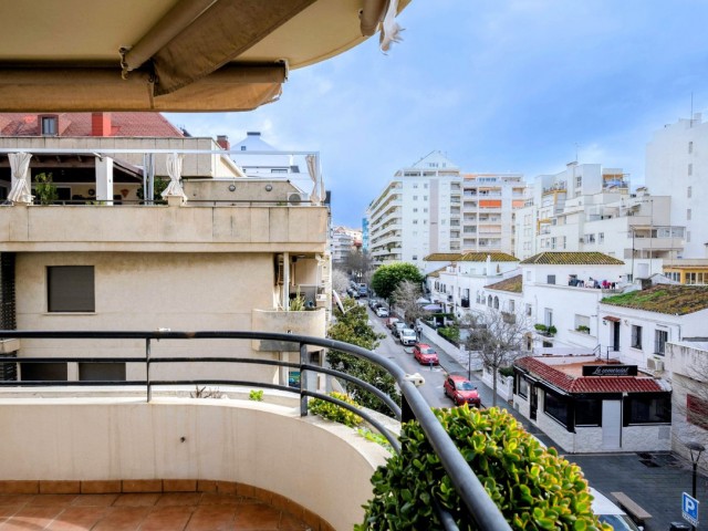 Apartamento con 4 Dormitorios  en Marbella