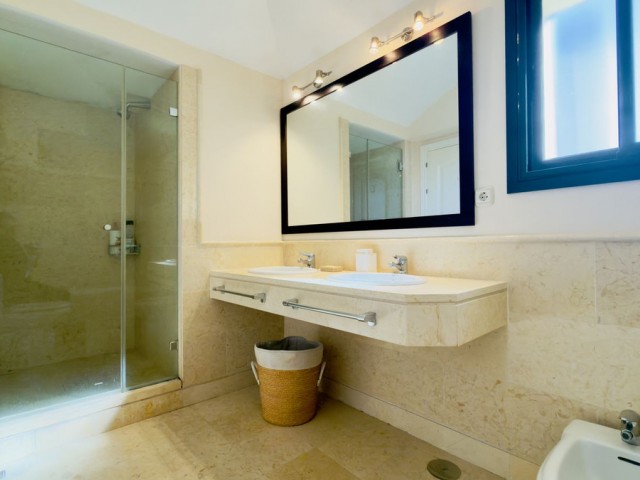 3 Bedrooms Apartment in Benahavís