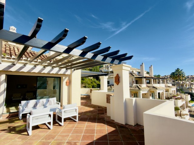 3 Bedrooms Apartment in Benahavís