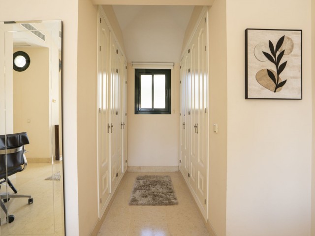 3 Bedrooms Apartment in Benahavís