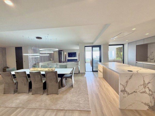 5 Bedrooms Apartment in Puerto Banús