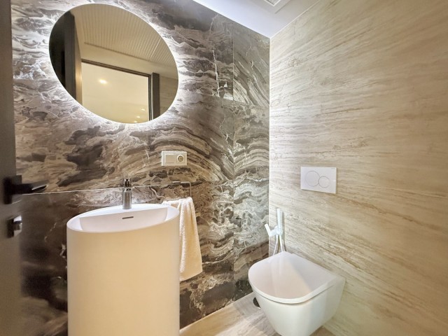 5 Bedrooms Apartment in Puerto Banús