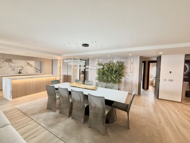 5 Bedrooms Apartment in Puerto Banús