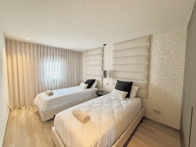 5 Bedrooms Apartment in Puerto Banús