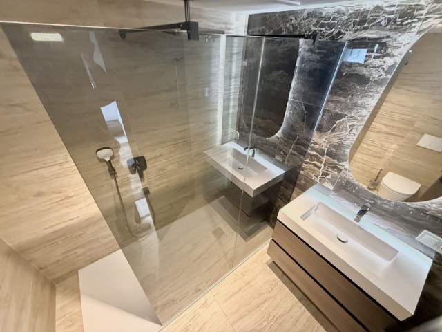 5 Bedrooms Apartment in Puerto Banús