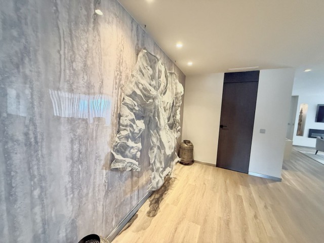 5 Bedrooms Apartment in Puerto Banús