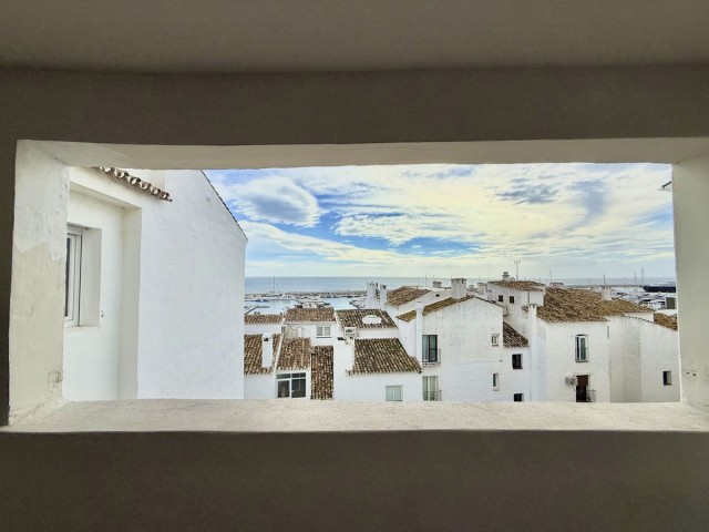 5 Bedrooms Apartment in Puerto Banús