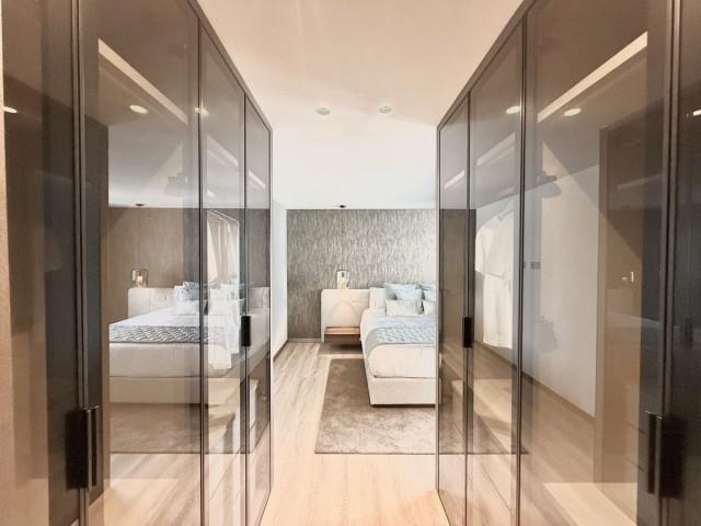 5 Bedrooms Apartment in Puerto Banús