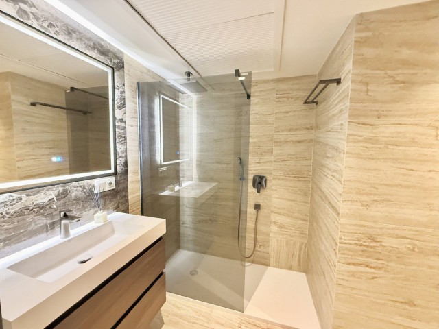 5 Bedrooms Apartment in Puerto Banús