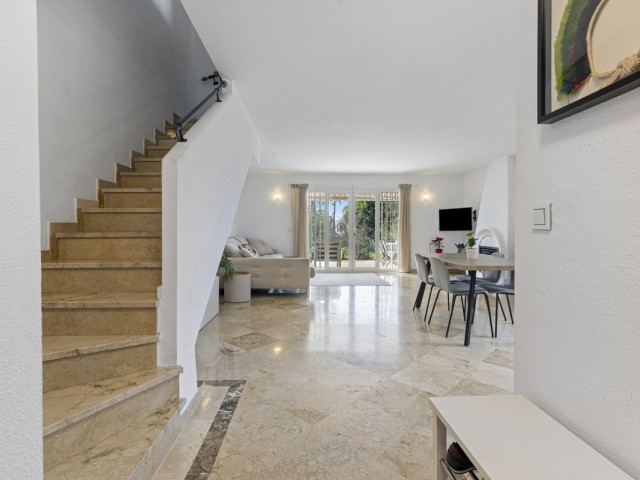 3 Bedrooms Townhouse in Estepona