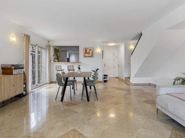 3 Bedrooms Townhouse in Estepona