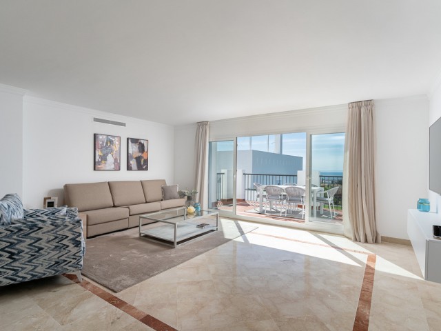 2 Bedrooms Apartment in Benahavís